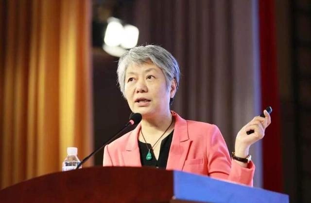 跟孩子要手机被打耳光，看李玫瑾教授如何“治”外孙，值得点赞