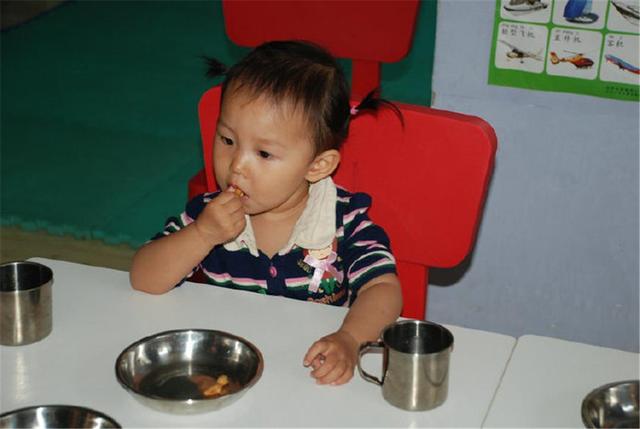 孩子上幼儿园从来不哭，妈妈很自豪，专家坦言：错，哭才是好事