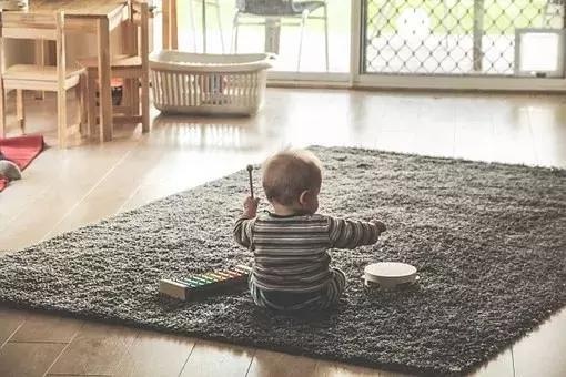 晚上不睡、早上不起，如何才能让宝宝睡得香？
