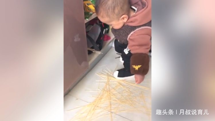 宝宝太皮了，真是三天不打上房揭瓦，被发现了还在胡说八道