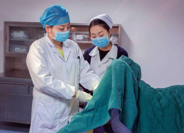 女性是否做过“堕胎”手术，这2个方面会留下“痕迹”，很难瞒住