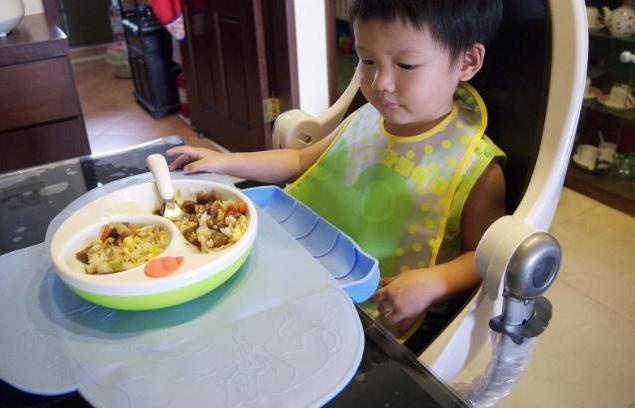 一碗粥，8个月孩子没再醒过来，喂辅食要慎重，大人能吃孩子不行