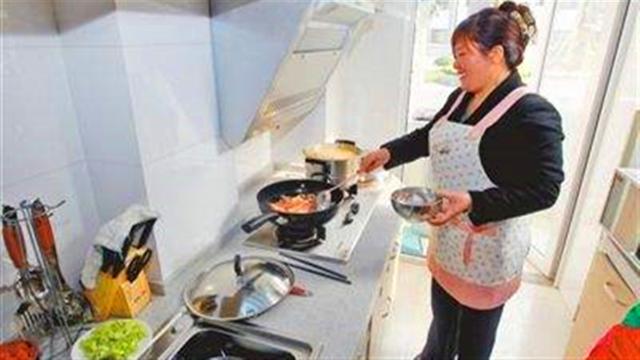 孩子上幼儿园就&quot;长膘&quot;，还说家里饭菜不香，妈妈看到照片难以置信
