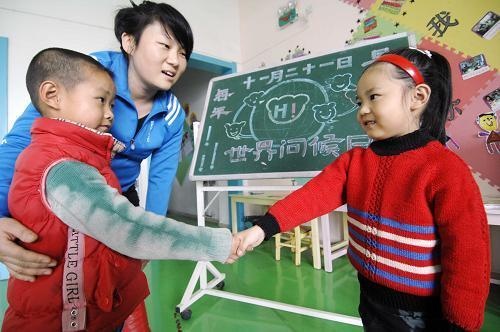 孩子上幼儿园变得频繁尿裤子，妈妈追问后才知道原委