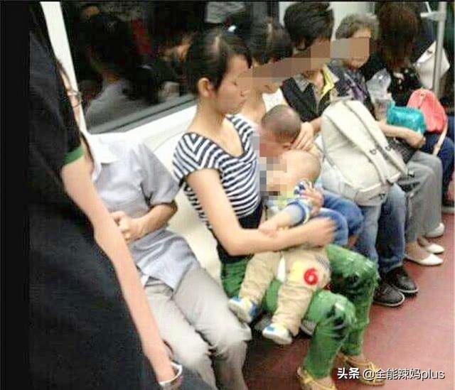 年轻宝妈地铁上解衣哺乳，不料被骂不要脸，霸气反击引众人赞扬