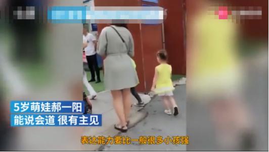 萌娃人小鬼大，找姥姥告状走红，网友却回怼：一点不可爱，好油腻