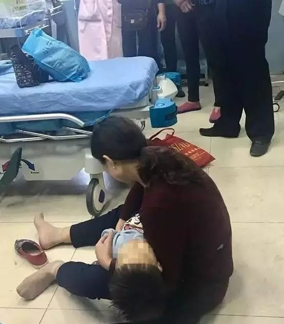 妈妈上了个厕所2岁男童竟意外身亡，罪魁祸首是常见的它……