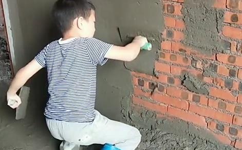 “抹灰工宝宝”走红，龙生龙凤生凤，龙王爷的儿子都会水！