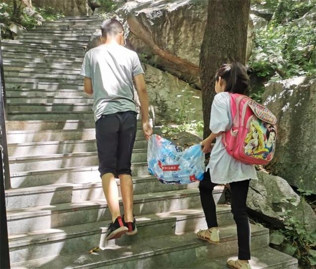 班主任告诫：孩子在暑假养成3个“坏习惯”，开学落后其他人