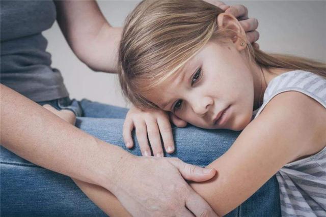 孩子内向孤僻，可能正遭受幼儿园“冷暴力”，你却只会指责孩子？
