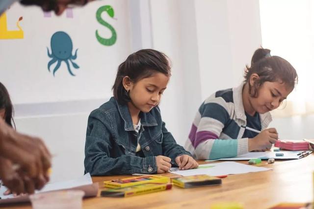 对幼儿进行全脑开发、智力开发，就是在透支他们的生命