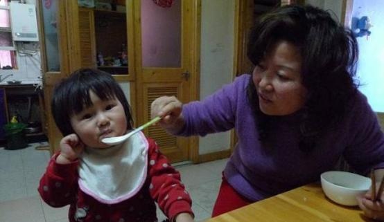 宝宝喝奶粉喝到几岁比较好？很多宝妈喂错了，伤的是孩子的健康