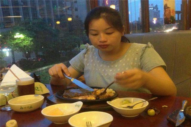 孕妈连吃30周钙片，致使母婴营养不良，胎儿：最怕妈妈太小心翼翼