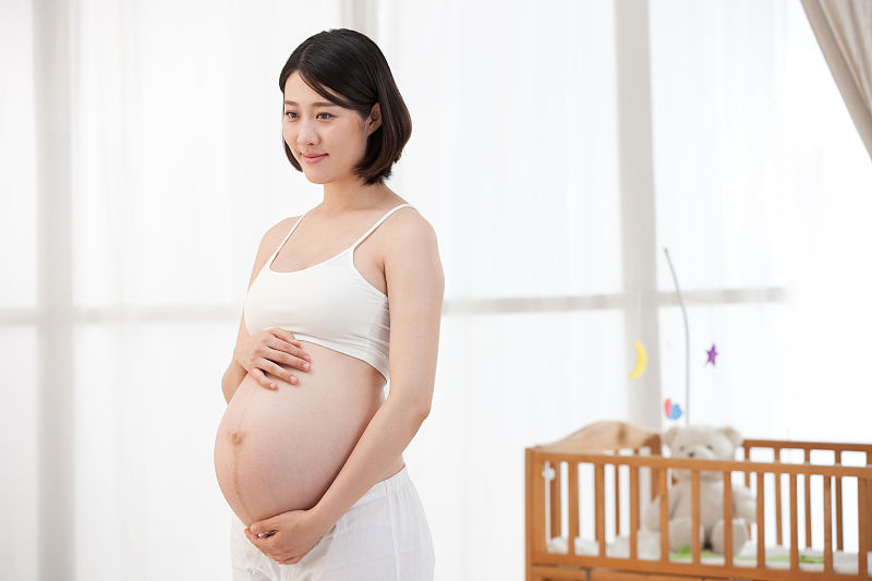 孕期流褐色分泌物，这可能是先兆流产，孕妈要检查孕酮
