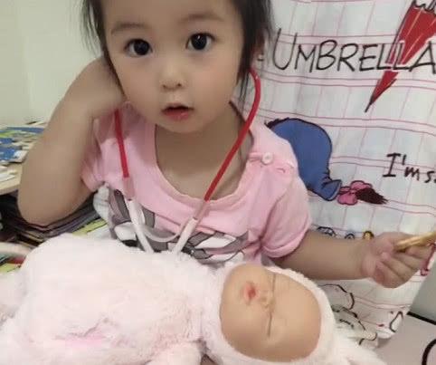 “小兽医宝宝”坐诊走红，最后的奶爸一脸生无可恋：惹不起惹不起