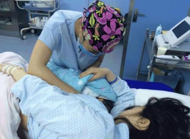 宝宝出生后，第一口先喂水还是先喂奶？这一步很重要