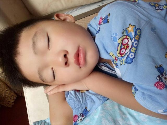 班主任告诫：孩子在暑假养成3个“坏习惯”，开学落后其他人