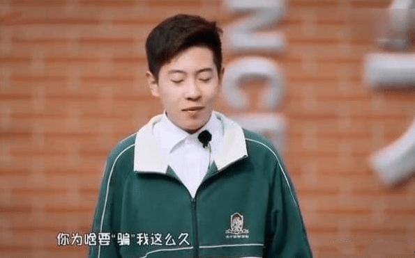 妈妈一直隐瞒家里有钱，男孩质问：你知道我每天多委屈吗？