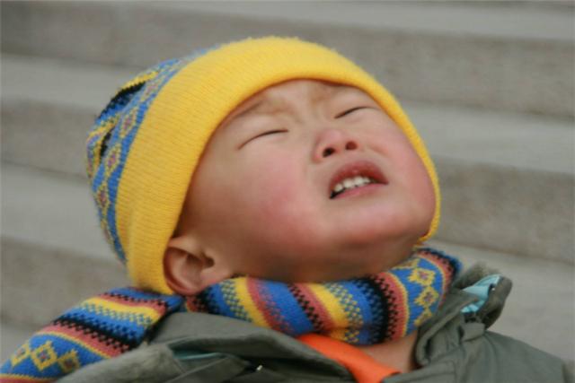 妈妈夸孩子天生聪明，亲戚却背后吐槽，好友：你家娃肯定没出息