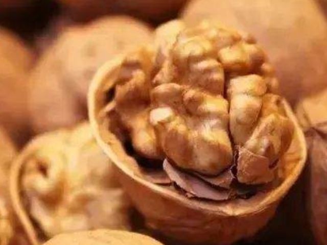 孕妈在怀孕期间，平时使劲吃4种食物，或能促进胎儿的大脑发育
