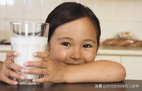 宝宝多喝牛奶好处多？这三种容易让孩子停止发育，父母别买了