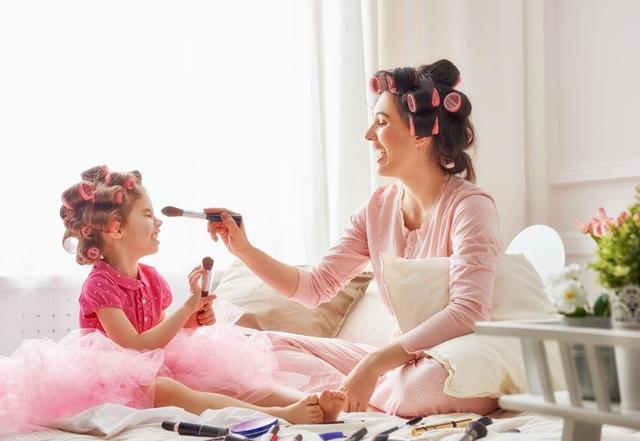 妈妈爱打扮和不打扮，养出的孩子有什么不同？这3点差距很明显