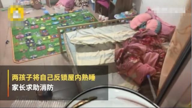 消防员太难啦！女童在家睡觉将门反锁，消防员用长杆怎么都戳不醒