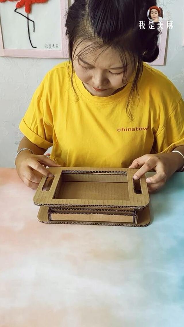 用快递箱做了个迷宫玩具，做法简单又好玩，可以提升孩子的专注力