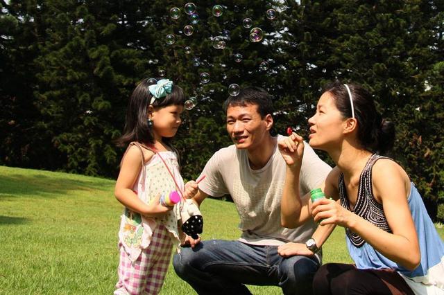 夫妻之间年龄相差几岁，生出的宝宝更聪明？越接近这个数字越好