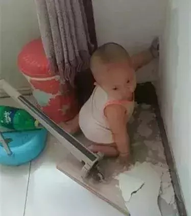 为何不能独自留孩子在房间？这位妈妈的经历告诉你，内心无比崩溃