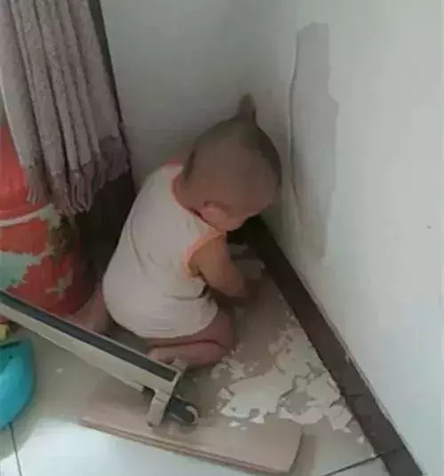 为何不能独自留孩子在房间？这位妈妈的经历告诉你，内心无比崩溃