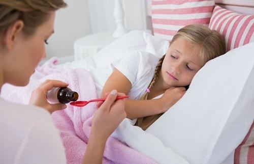 劝告：孩子3处变化，说明积食太多了，雨季带娃，记好“3多2少”