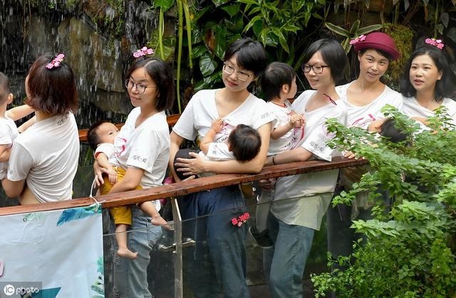 公共场所哺乳有损形象？请给哺乳期女性多一些尊重和包容吧