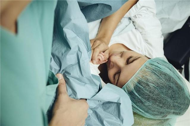 孩子出生后医生要报体重，父母要知道原因