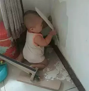 为何不能独自留孩子在房间？这位妈妈的经历告诉你，内心无比崩溃