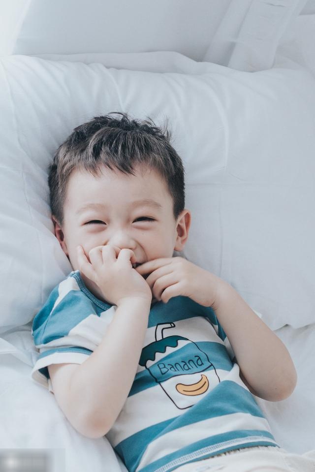 看聪明的妈妈怎么处理，自己家小孩子和别的小朋友发生矛盾