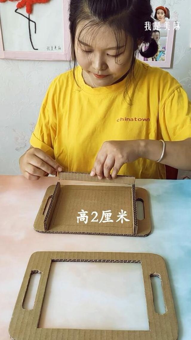 用快递箱做了个迷宫玩具，做法简单又好玩，可以提升孩子的专注力