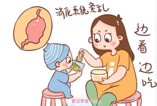 辣妈为了让宝宝乖乖坐着吃饭，绞尽脑汁，他却能轻松解决难题。
