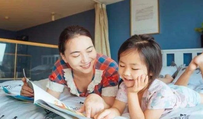 “妈妈你别上班陪我玩”，妈妈的回答不同，对孩子的影响就不同