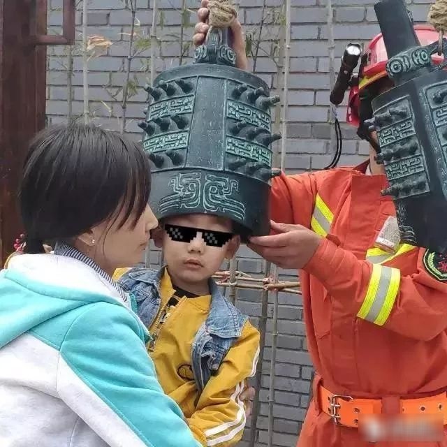 小朋友头被卡，危急关头...别大意！这10点是孩子身边最常见的安全隐患