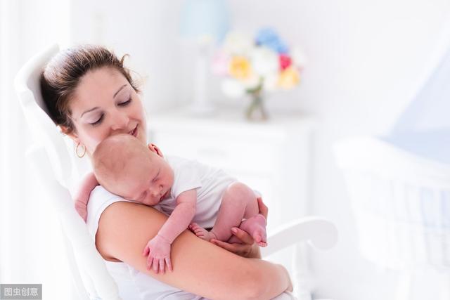 母乳是宝宝的第一支“疫苗”！给宝宝100 分的爱