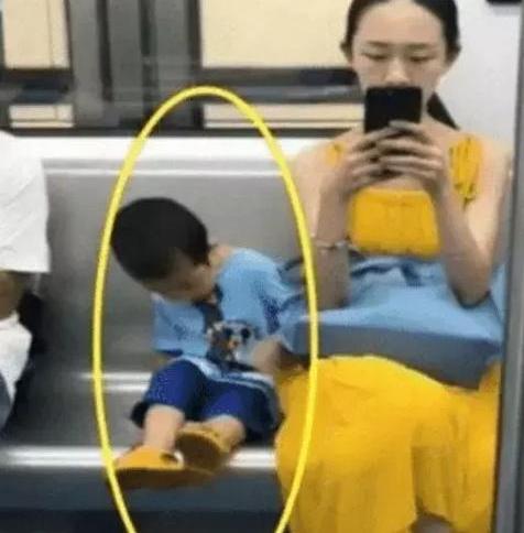 3岁宝宝坐地铁被赞有教养，真正的教养藏在生活这20个细节里
