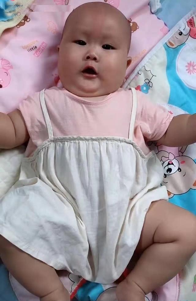 龙凤胎妹妹吃母乳，哥哥吃奶粉，3个月后一个巨无霸，一个小不点