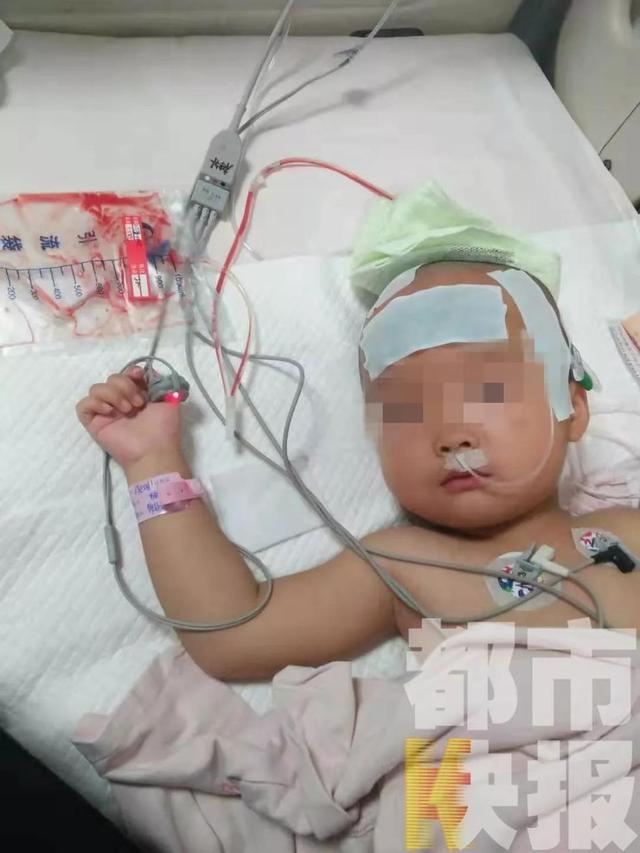 心酸！3岁女童患恶性肿瘤，父母选择先救女儿，奶奶还病着等待手术