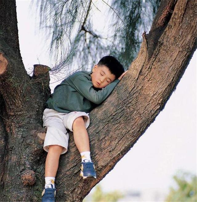 每天早晨这个点叫醒孩子，难怪孩子是“矮个子”，家长别不重视