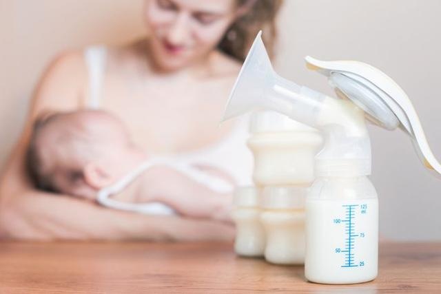 母乳中有时间信号吗？宝宝晚上喝妈妈早上抽出的奶，会发生什么？