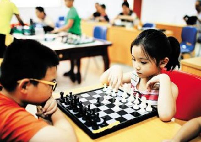 孩子幼儿园之前要不要报班？这3种班别报，会限制孩子成长
