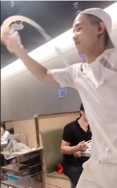 去海底捞，请一定点拉面，请一定要带上孩子