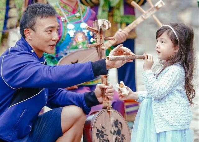 女儿3岁后，爸爸少在女儿面前做3件事了，以免影响孩子两性观