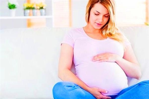 孕妇肚子是不是显怀，原因是什么？对身体健康有影响吗